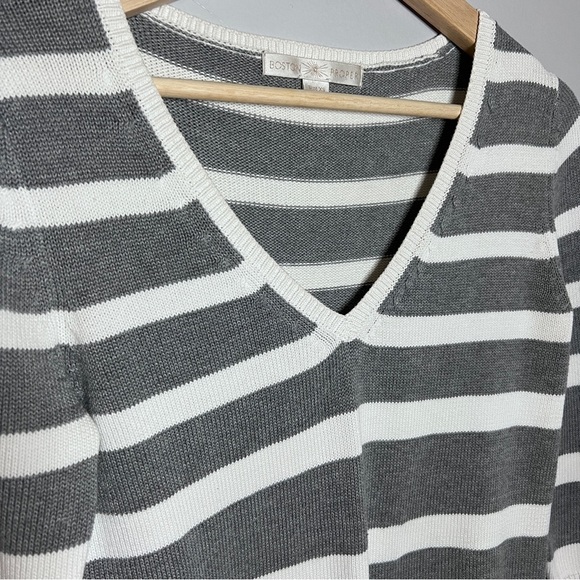 Boston Proper V-Neck Gray and White Striped 3/4 Sleeve Sweater Size XS EUC - Picture 2 of 7